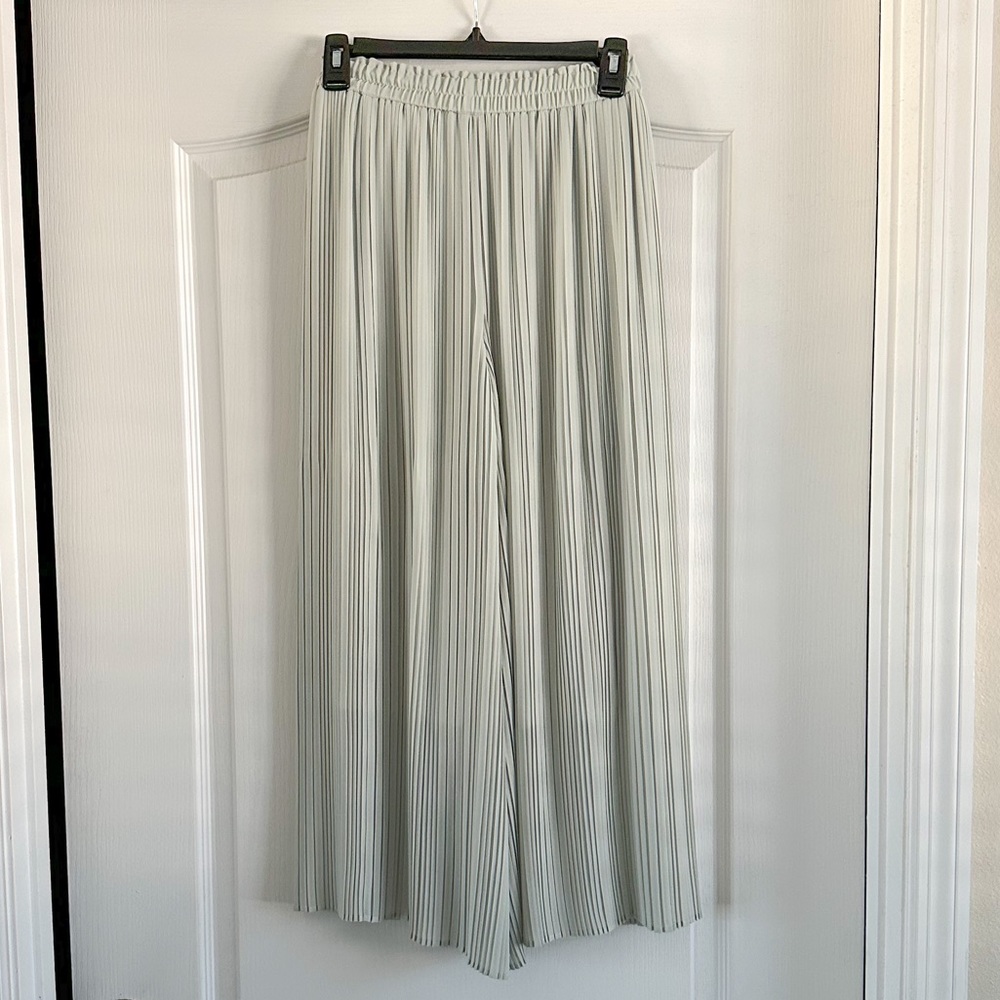 Brand new, never worn women’s flare, palazzo pants size XS